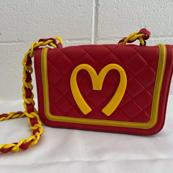 SOLD! AW14 MOSCHINO McDonald’s '20 Billion Served' Quilted Red Shoulder Bag - Picture 5 of 14